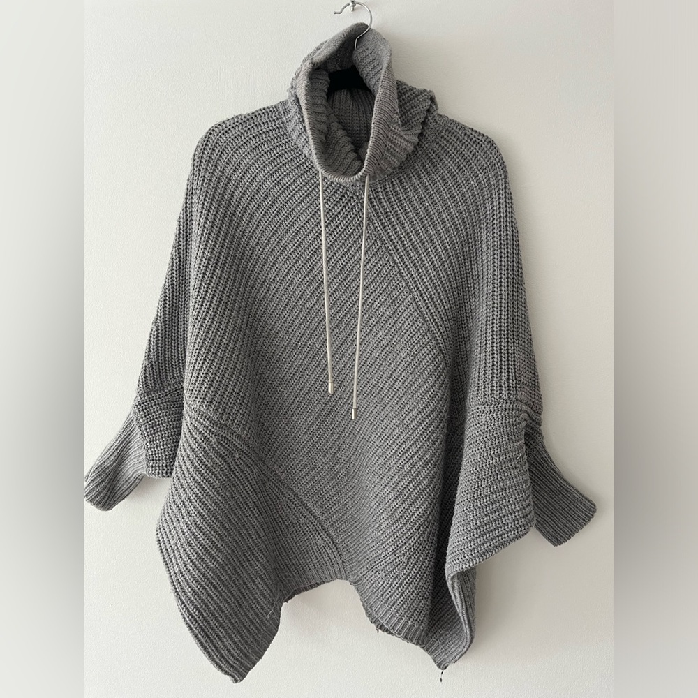 John & Jenn knit poncho S